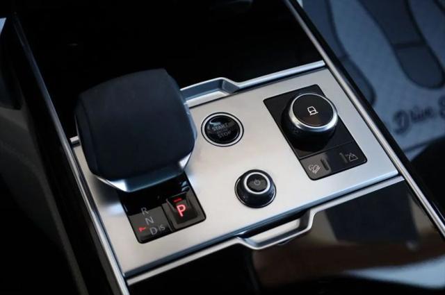 2023 Land Rover Range Rover P530 SE