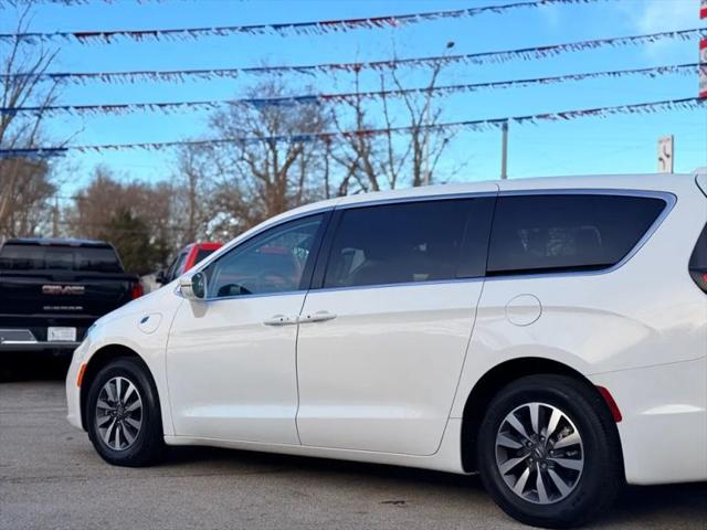 2022 Chrysler Pacifica Hybrid Touring L