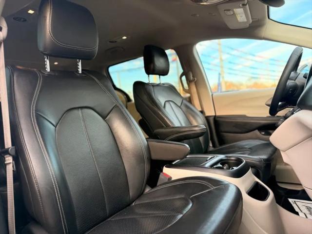 2022 Chrysler Pacifica Hybrid Touring L