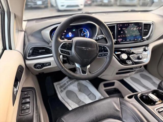 2022 Chrysler Pacifica Hybrid Touring L