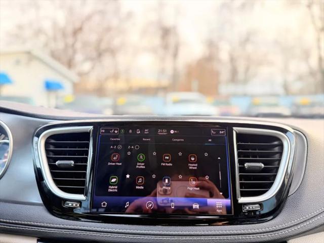 2022 Chrysler Pacifica Hybrid Touring L