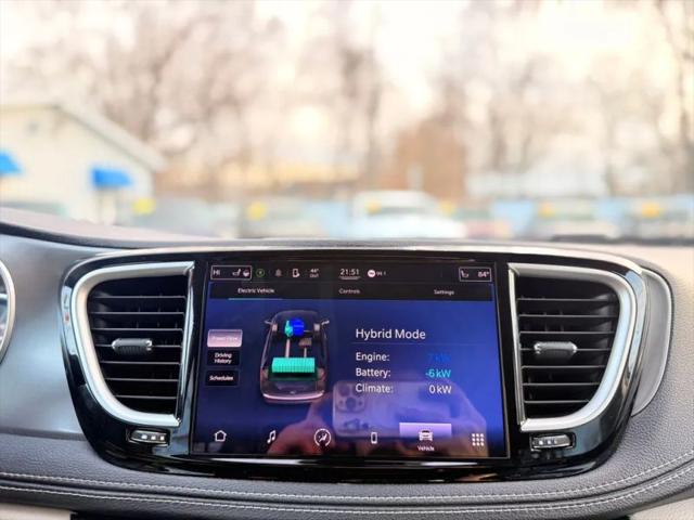 2022 Chrysler Pacifica Hybrid Touring L