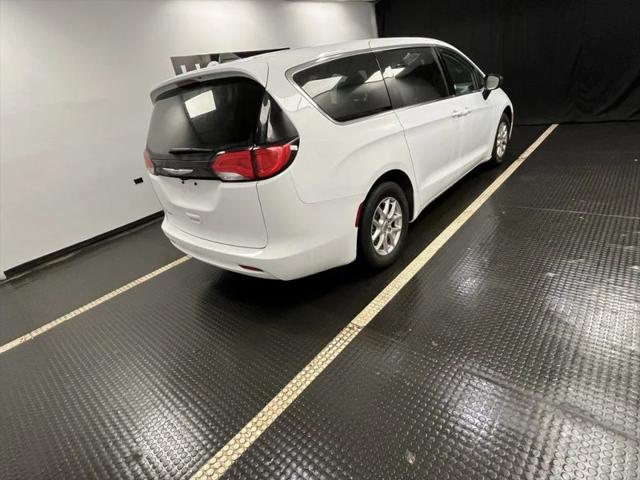 2024 Chrysler Voyager LX