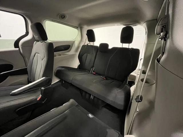 2024 Chrysler Voyager LX