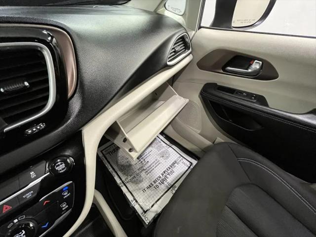 2024 Chrysler Voyager LX