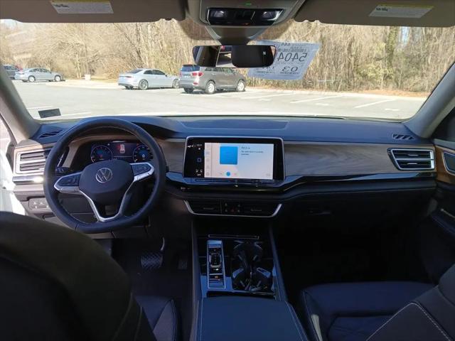 2026 Volkswagen Atlas SE with Technology