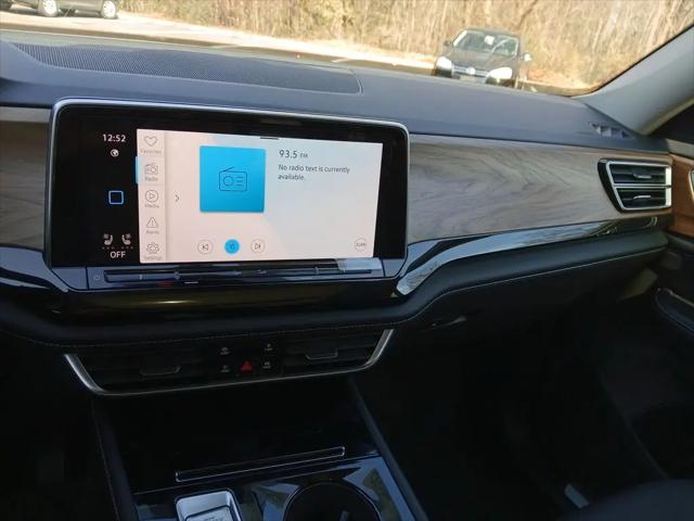 2026 Volkswagen Atlas SE with Technology