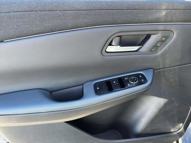 2026 Nissan LEAF PLATINUM+