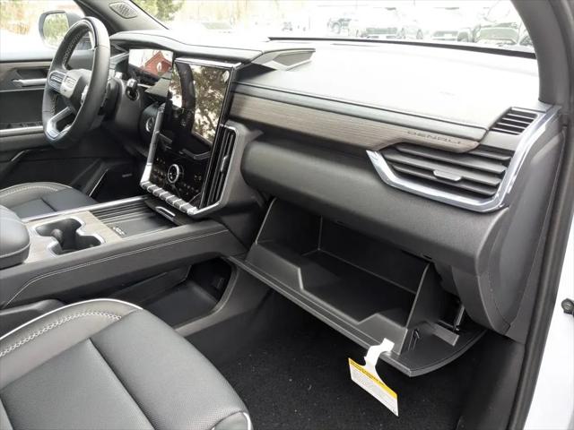 2026 GMC Acadia Denali AWD