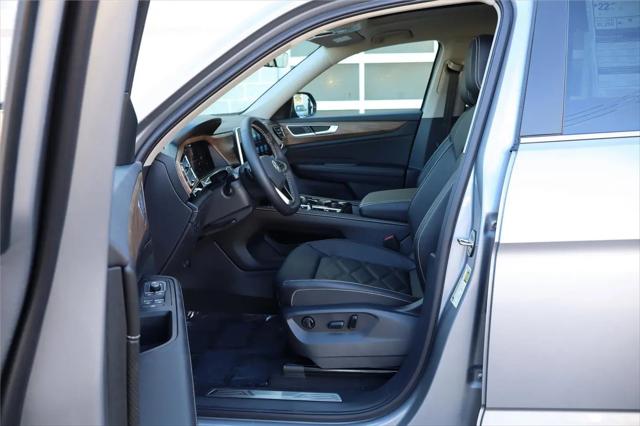 2026 Volkswagen Atlas SE with Technology
