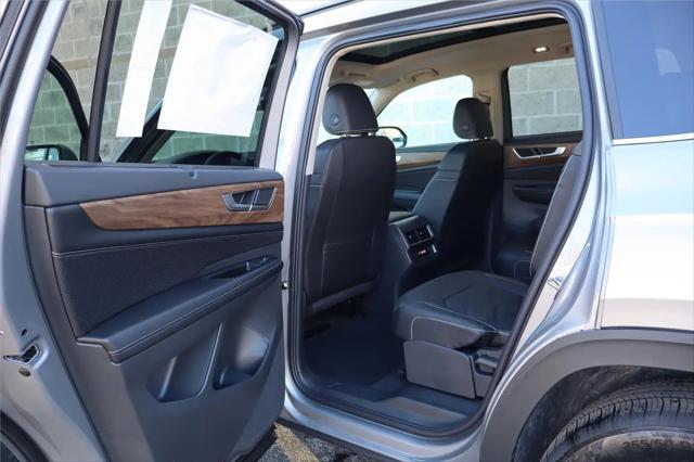 2026 Volkswagen Atlas SE with Technology