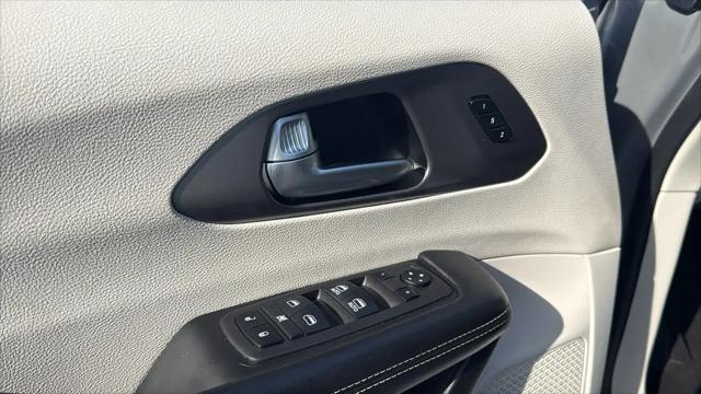 2022 Chrysler Pacifica Touring L AWD