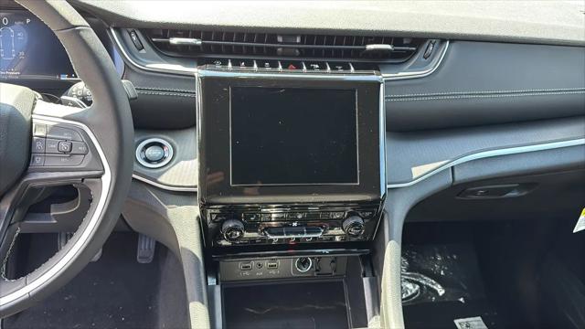 2026 Jeep Grand Cherokee L Altitude 4x4