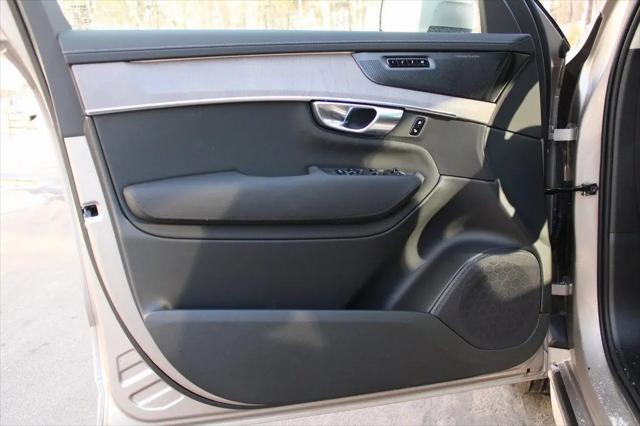 2026 Volvo XC90 Ultra, B6 AWD Gas (mild hybrid), Gasoline, Bright, 7 Seats