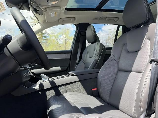 2026 Volvo XC90 Ultra, B6 AWD Gas (mild hybrid), Gasoline, Bright, 7 Seats
