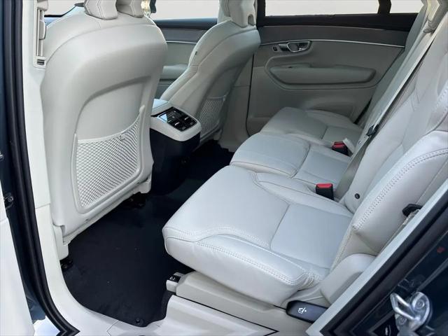 2026 Volvo XC90 Ultra Dark Theme, B6 AWD Gas (mild hybrid), Gasoline, 7 Seats