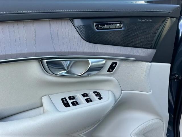 2026 Volvo XC90 Ultra Dark Theme, B6 AWD Gas (mild hybrid), Gasoline, 7 Seats