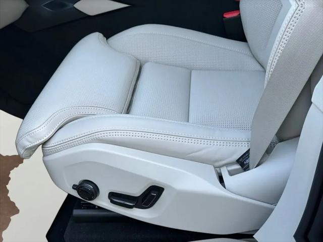 2026 Volvo XC90 Ultra Dark Theme, B6 AWD Gas (mild hybrid), Gasoline, 7 Seats