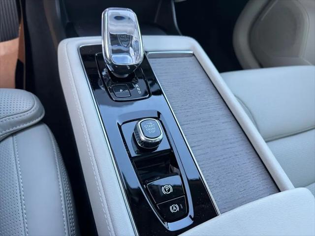 2026 Volvo XC90 Ultra Dark Theme, B6 AWD Gas (mild hybrid), Gasoline, 7 Seats
