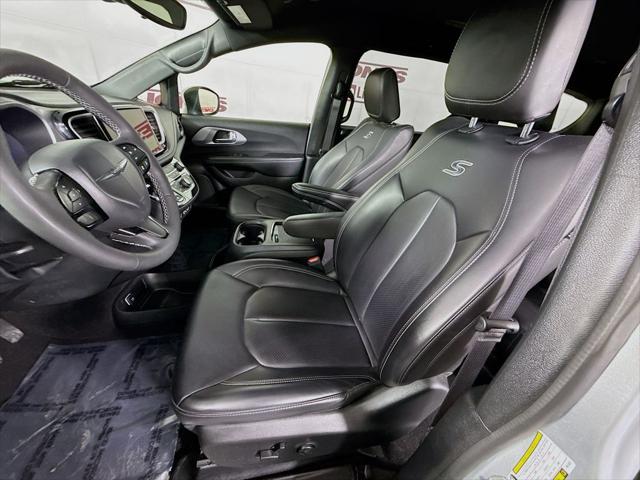 2023 Chrysler Pacifica Hybrid Touring L