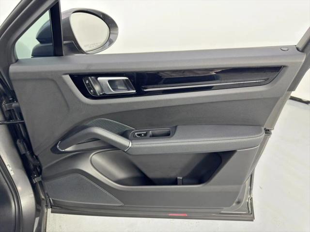 2023 Porsche Cayenne E-Hybrid Platinum Edition