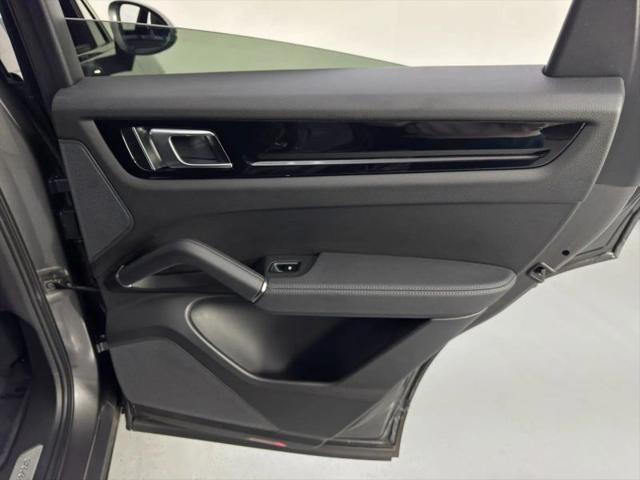 2023 Porsche Cayenne E-Hybrid Platinum Edition