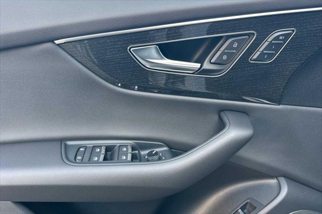 2025 Audi Q8 Premium 55 TFSI quattro