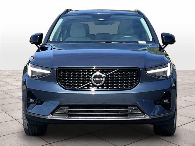 2026 Volvo XC40 Plus, B4 FWD Gas (mild hybrid), Dark