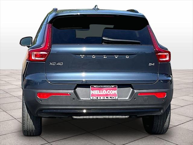 2026 Volvo XC40 Plus, B4 FWD Gas (mild hybrid), Dark