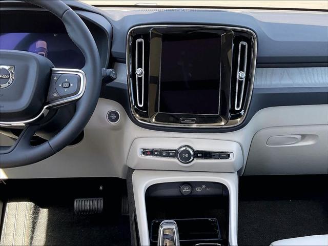 2026 Volvo XC40 Plus, B4 FWD Gas (mild hybrid), Dark