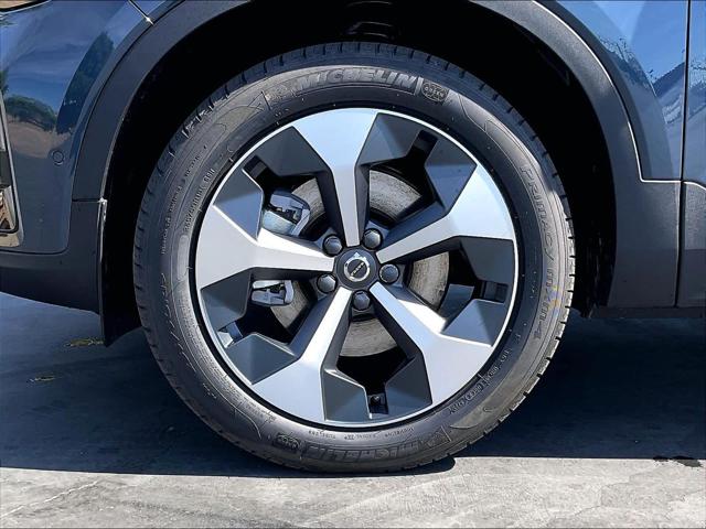 2026 Volvo XC40 Plus, B4 FWD Gas (mild hybrid), Dark
