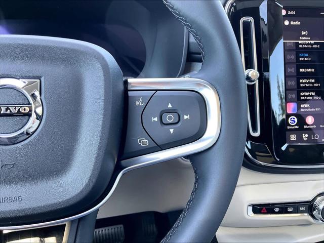 2026 Volvo XC40 Plus, B4 FWD Gas (mild hybrid), Dark