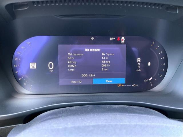2026 Volvo XC40 Plus, B4 FWD Gas (mild hybrid), Dark