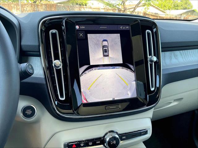 2026 Volvo XC40 Plus, B4 FWD Gas (mild hybrid), Dark