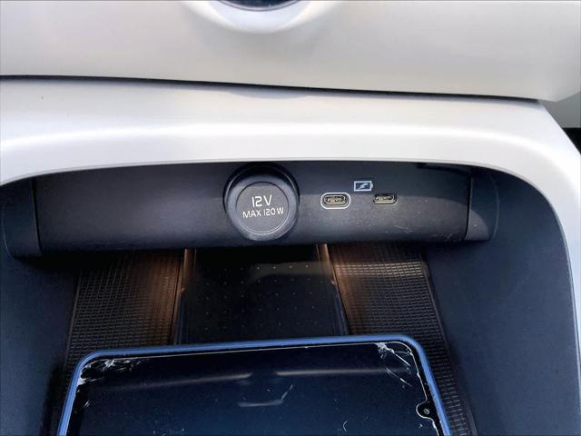 2026 Volvo XC40 Plus, B4 FWD Gas (mild hybrid), Dark