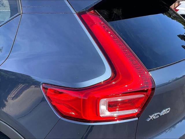 2026 Volvo XC40 Plus, B4 FWD Gas (mild hybrid), Dark