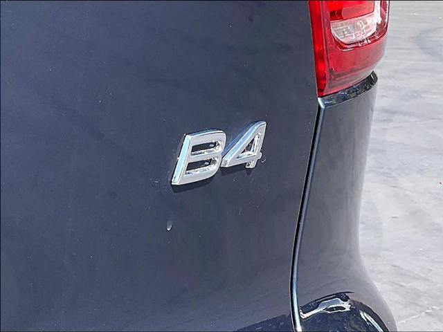 2026 Volvo XC40 Plus, B4 FWD Gas (mild hybrid), Dark