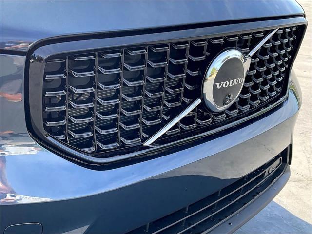 2026 Volvo XC40 Plus, B4 FWD Gas (mild hybrid), Dark