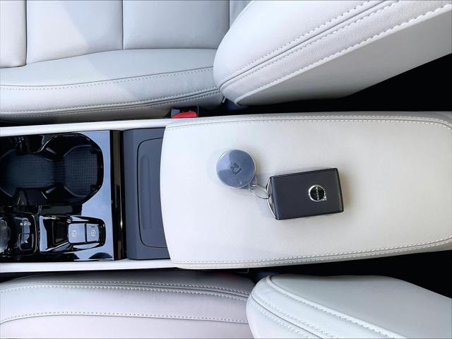 2026 Volvo XC40 Plus, B4 FWD Gas (mild hybrid), Dark