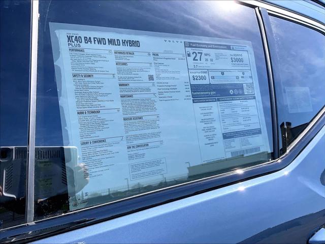 2026 Volvo XC40 Plus, B4 FWD Gas (mild hybrid), Dark