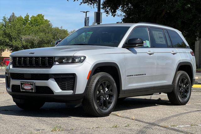 2026 Jeep Grand Cherokee Grand Cherokee Laredo Altitude 4x4