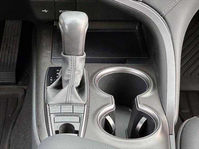 2023 Toyota Camry SE AWD [19]