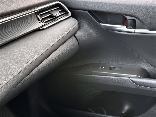 2023 Toyota Camry SE AWD [24]