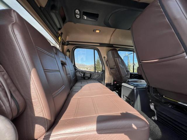 2013 Freightliner Sportchassis RHA114