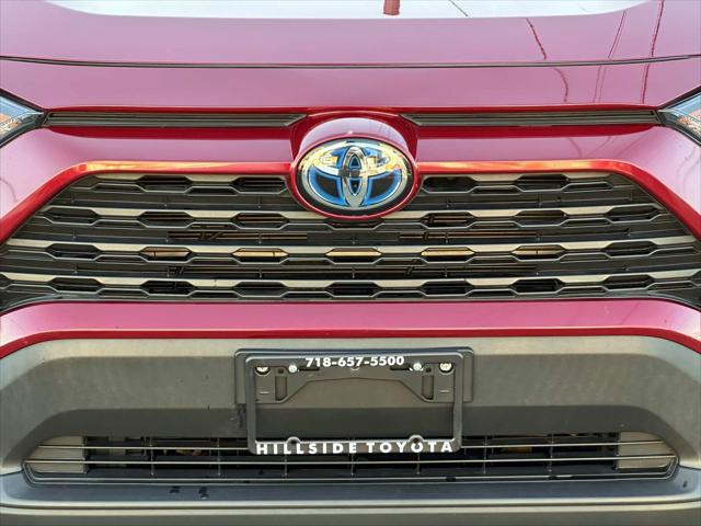 2021 Toyota RAV4 Hybrid LE [8]