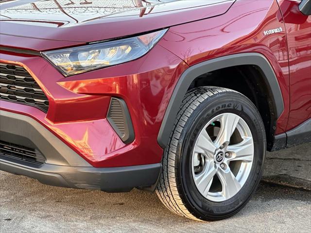 2021 Toyota RAV4 Hybrid LE [9]