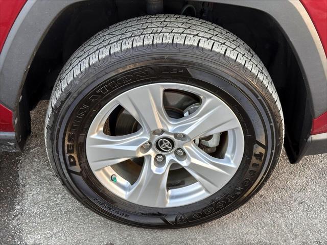 2021 Toyota RAV4 Hybrid LE [11]