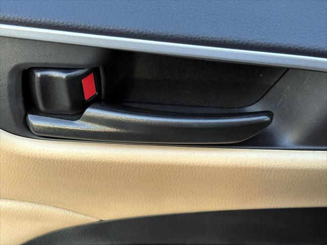 2021 Toyota RAV4 Hybrid LE [12]