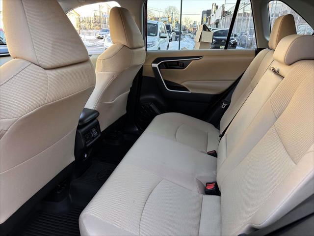 2021 Toyota RAV4 Hybrid LE [16]