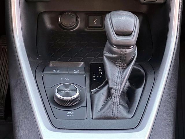 2021 Toyota RAV4 Hybrid LE [20]